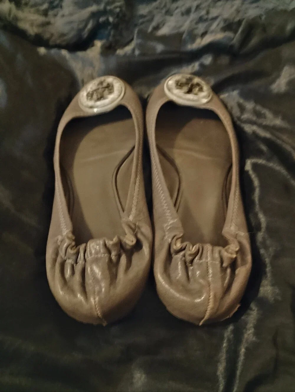 Women's Like New Grayish Beige Tory Burch Ballet Flats With Emblem U.S. Size 9
